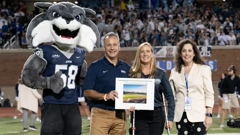 Dave and Kristine Mitchell '91 honored as Donors of the Game