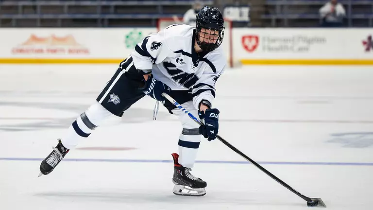 Women's Hockey Closes Two-Game Series with Union (Oct. 11)