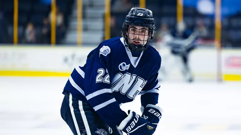 Men’s Hockey Falls to Merrimack