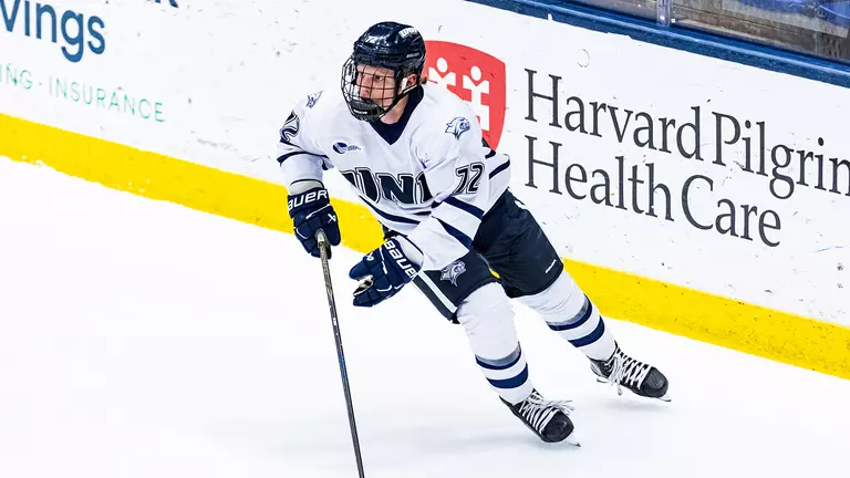 Men’s Hockey Falls 2-1 to Vermont