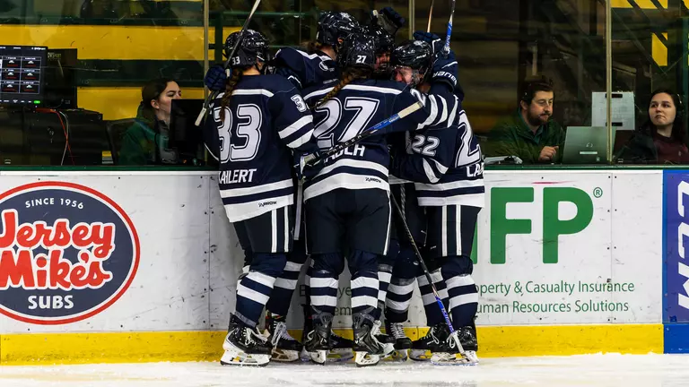 Women's Hockey Closes Two-Game Roadtrip at Vermont (Nov. 15)