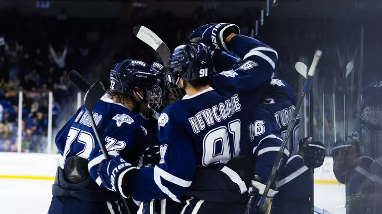 Men’s Hockey Shuts Out UMass Lowell, 2-0