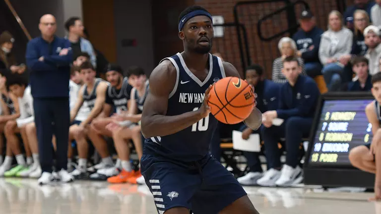 UNH Edged 69-68 in Closing Seconds at Dartmouth