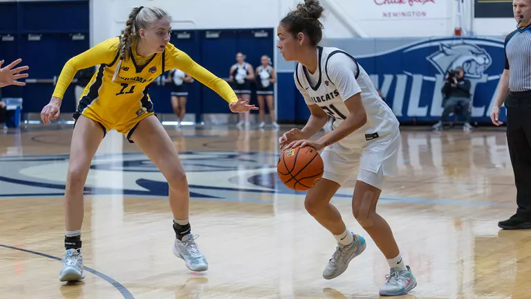 DeChent Scores Game-High 26 Points in 65-61 Win vs Merrimack