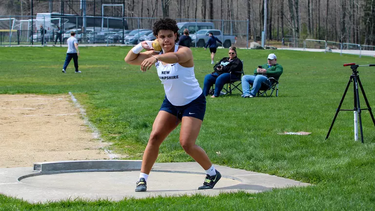 Jones Earns 1st in Hammer, 2nd in Shot Put at George Davis Invitational