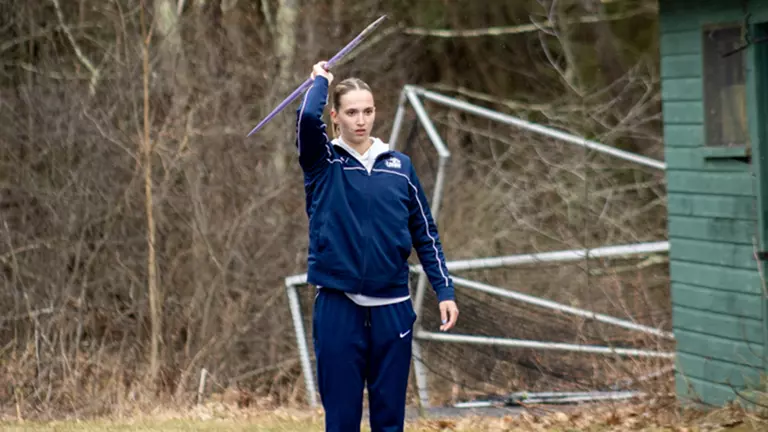 Rachel Poulin Leads UNH on Day 1 of Pre-Conference Invitational