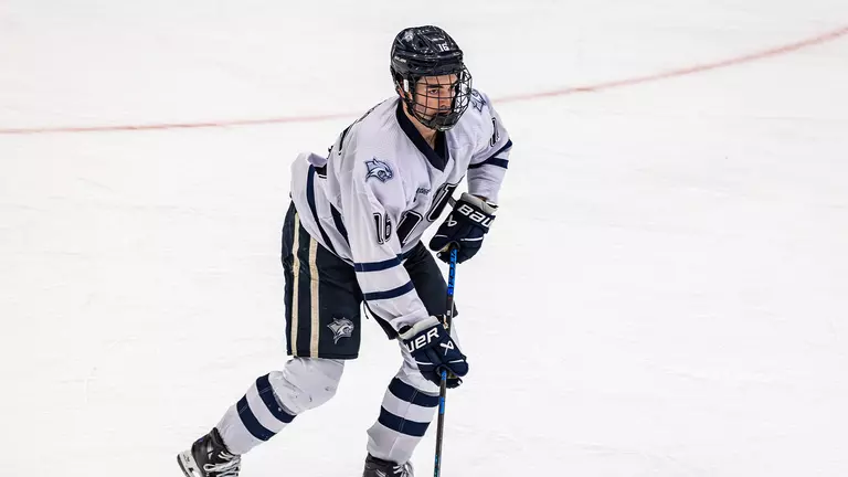 Men’s Hockey Earns 21 Selections to Hockey East All-Academic Team