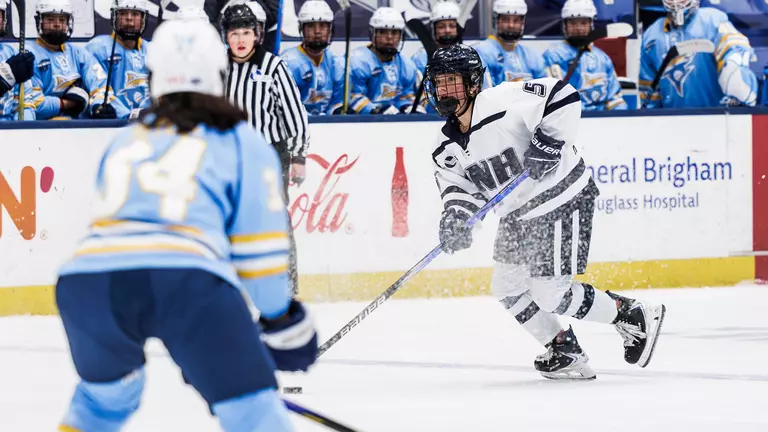 Nina Rossi Named Hockey Commissioners Association National Rookie of the Month