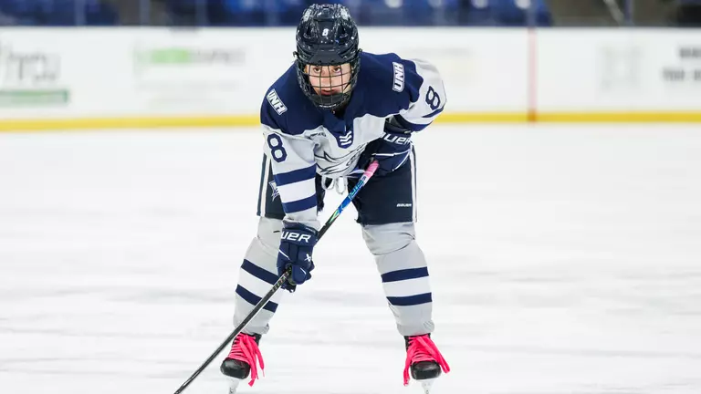 Women's Hockey Heads North for Border Battle (Feb. 14)