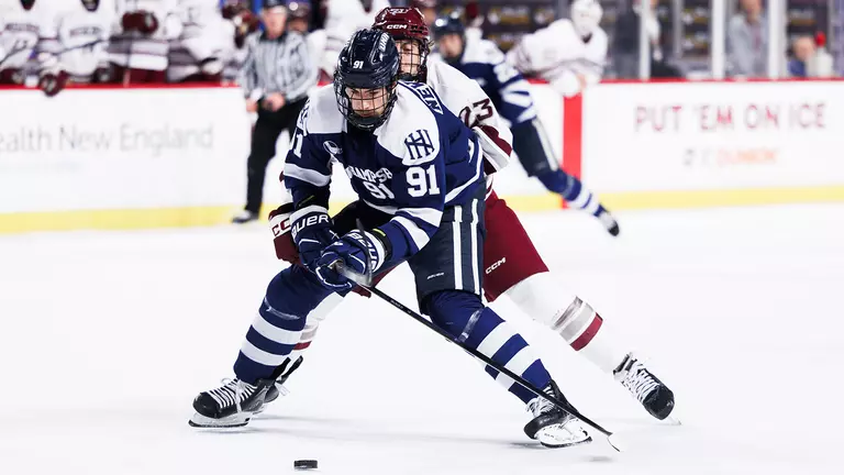 Men’s Hockey Shut Out By #19 UMass