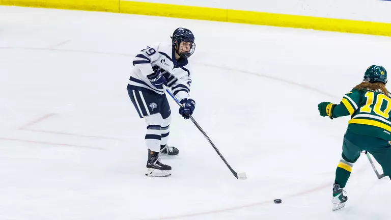 Women's Hockey Edged by Vermont in OT