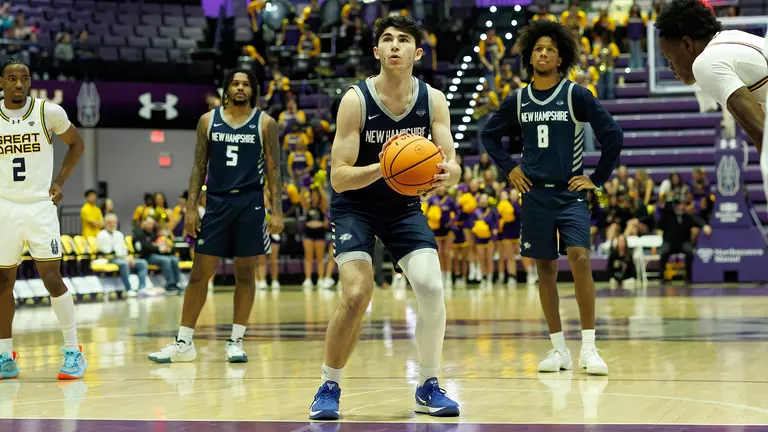 Graham Scores Game-High 17 Points in Loss at UAlbany