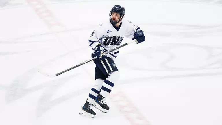 Men’s Hockey Falls to #6 Providence, 3-2