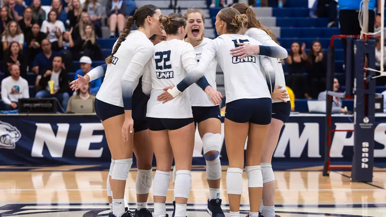 Volleyball Places Eighteen Athletes on America East Academic Honor Roll