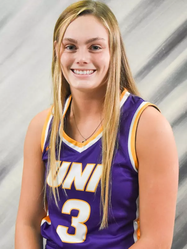 Ellie Foster Headshot 2022