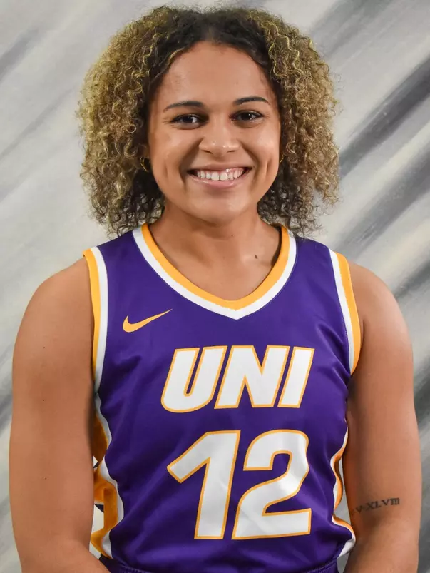 Kam Finley Headshot 2022