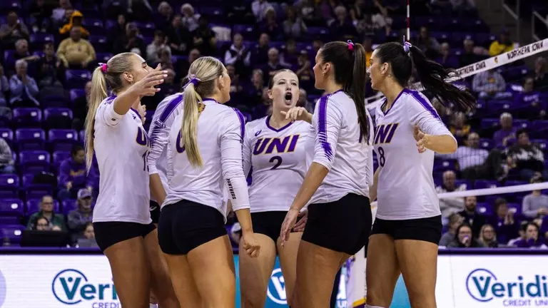 UNI volleyball rallies late for win at Belmont