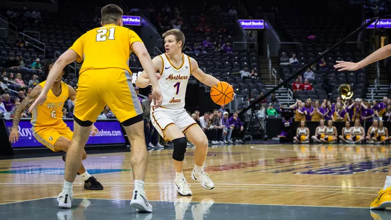 Arch Madness comeback falls short for Panthers, 64-63