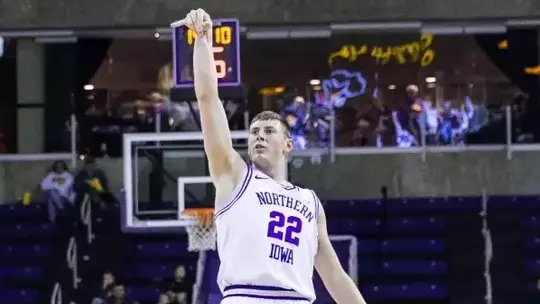 Panther men's hoops takes on UIC in Tuesday night clash Image