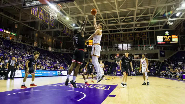 UNI men’s basketball drops home matchup to UIC