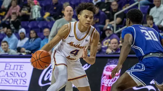 UNI men's hoops looks to stay hot in road trip to Evansville Image