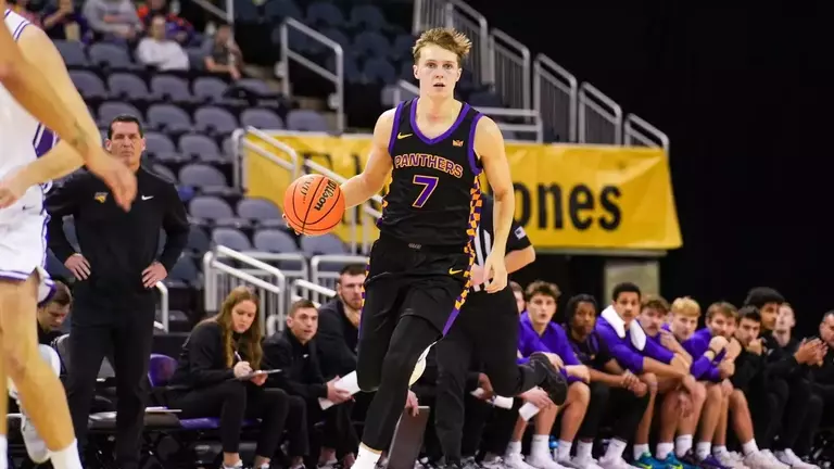 Panther men's basketball wins at Evansville for fourth straight MVC win Image