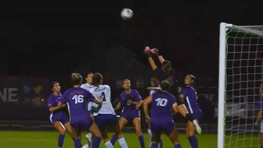 UNI soccer falls to Evansville in MVC road contest, 1-0 Image