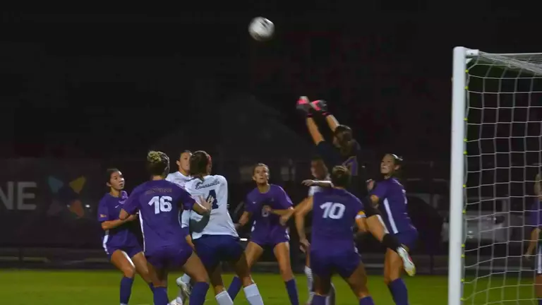 UNI soccer falls to Evansville in MVC road contest, 1-0 Image