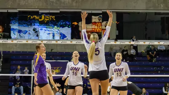UNI volleyball sweeps Valparaiso to earn ninth straight win Image