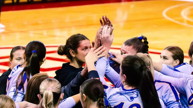 VB Team Huddle (2026 at Bradley)