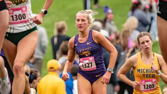 UNI cross country takes fifth in men's and women's races at MVC Championships Image