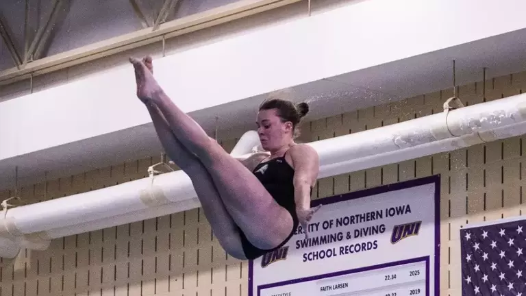 Panthers divers head to Omaha for UNO Diving Invite Image