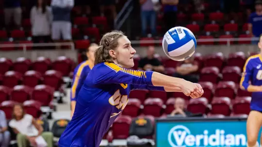 UNI volleyball storms back to top Loyola-Chicago in five sets Image