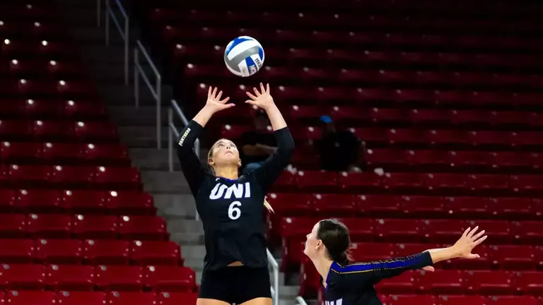 Panther volleyball drops four-set battle to No. 15 Creighton Image
