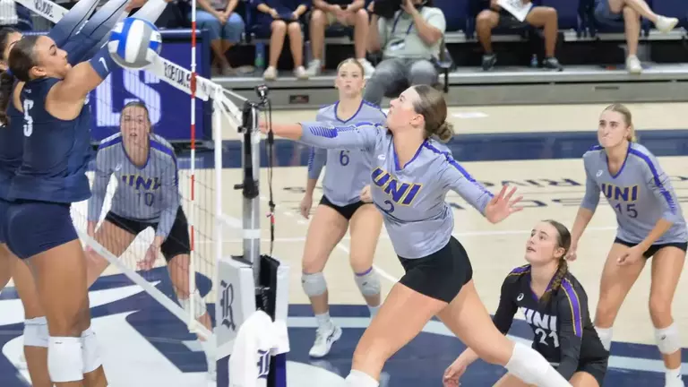 Panther volleyball falls in 3-0 loss to No. 5 Louisville Image