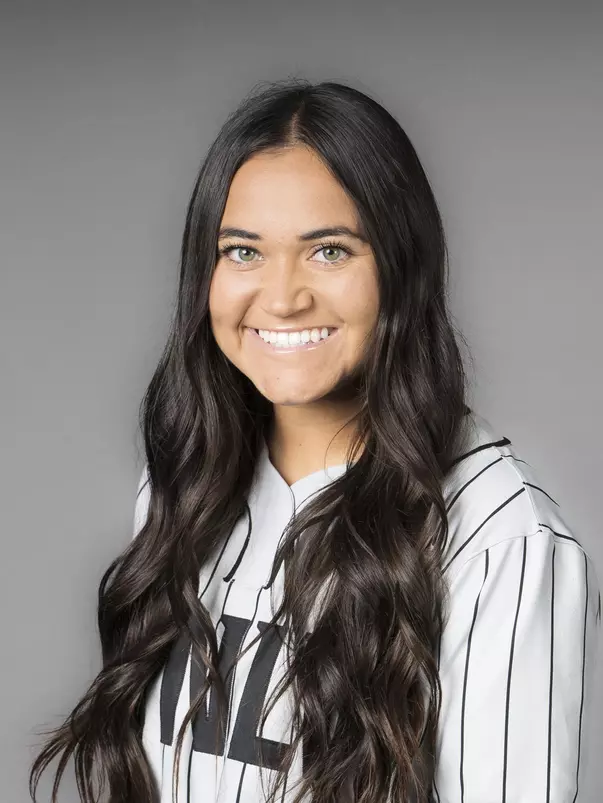 Alanna Thiede.
22-23 Softball Headshots.