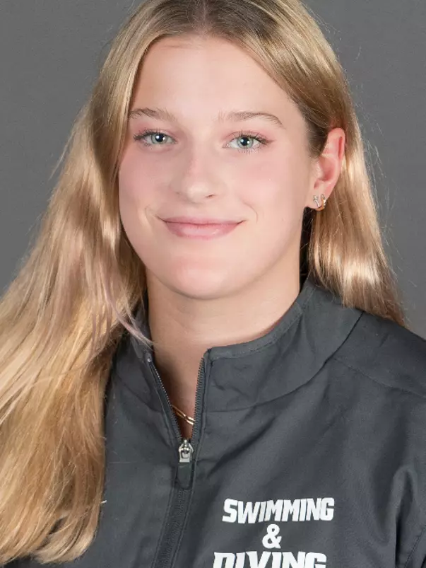 23-24 Swimming & Diving Headshots
Vika Yanovska
