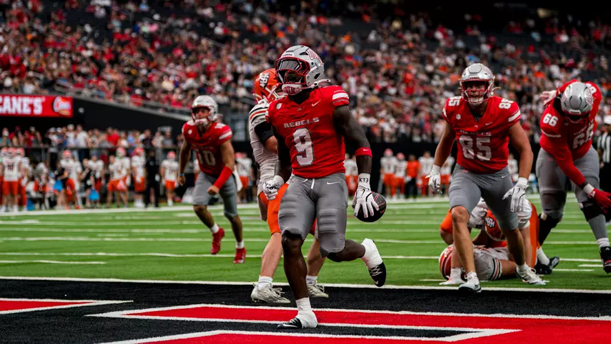 Thomas scores a touchdown against Idaho State