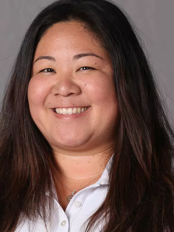 Tracey Oshiro Headshot 2
