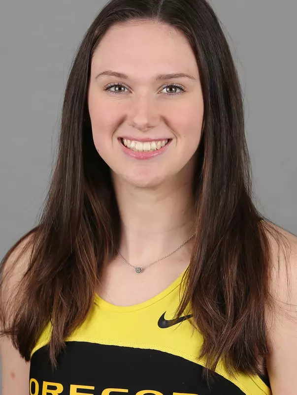 Abby Hansen_Beach Headshot