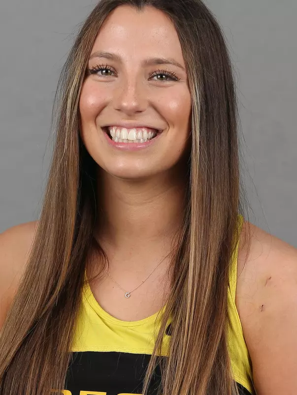 Georgia Murphy_Beach Headshot