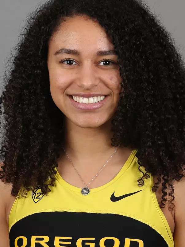 Kylie Robinson_Beach Headshot