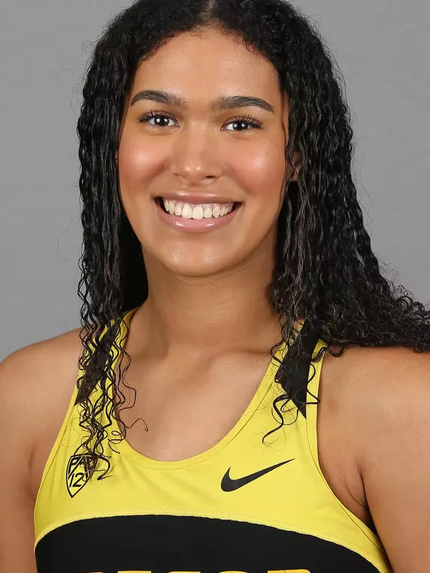 Taylor Williams_Beach Headshot