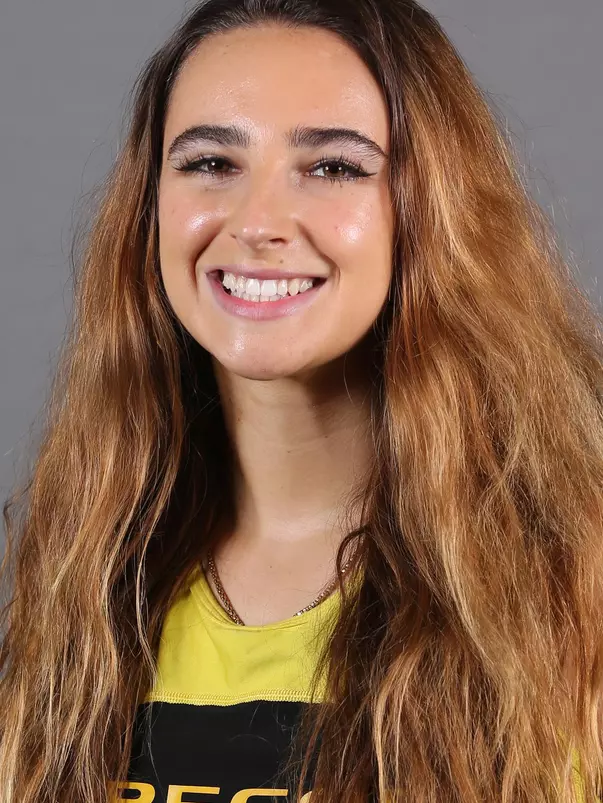 Zoe Almanza Headshot_2021