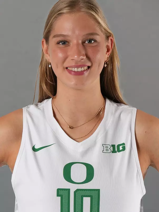 Maria Tabacuks headshot (2025)