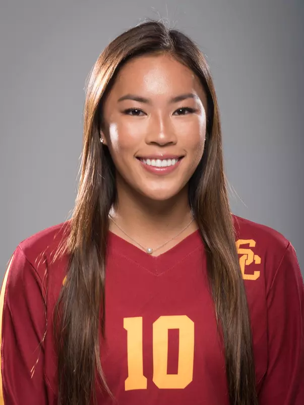 Zoe Gries head shot / mug