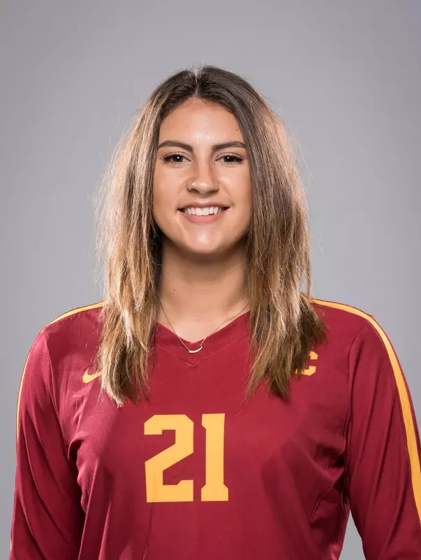 Danielle Dani Geiger head shot / mug