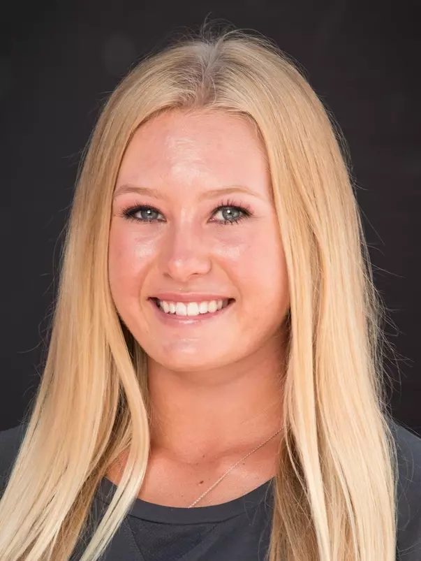 Sydney Van Alphen 2017 headshot