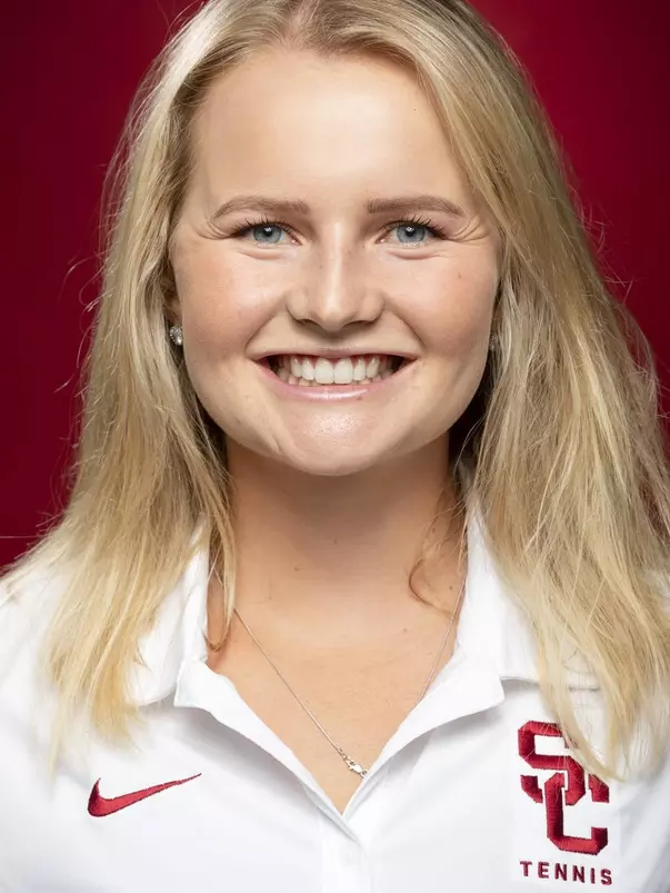 Becca Weissmann headshot