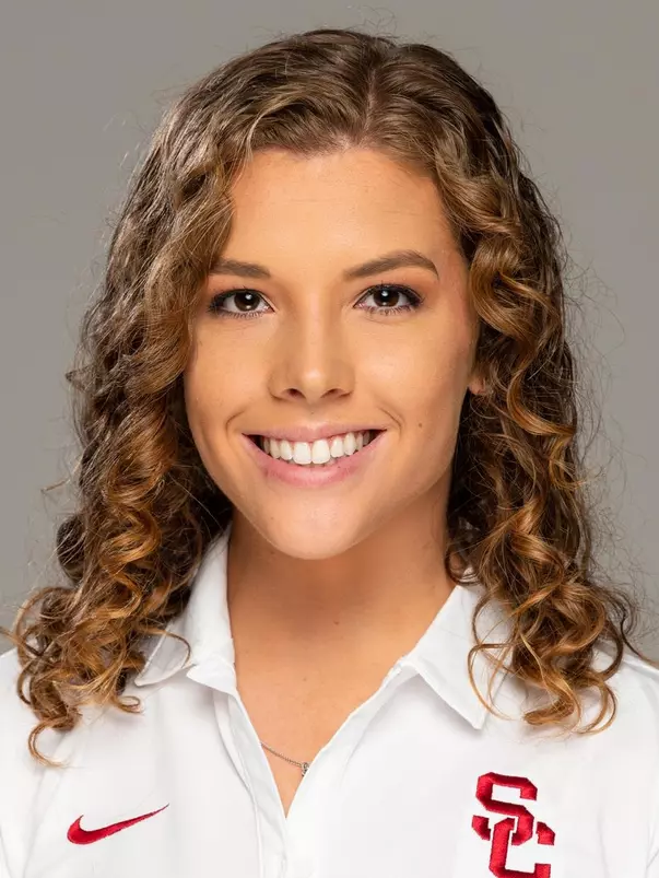 Lauren Blonien headshot